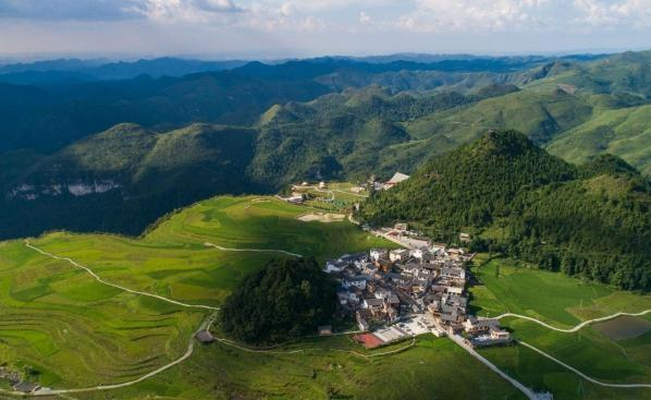 贵州“第一村”景色美过5A，    呀人气超千户苗寨，    嗯游客和本地人都说好